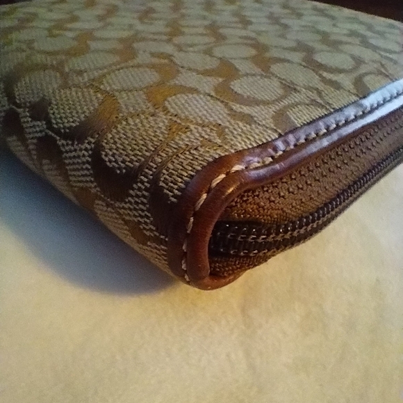 💿 Coach Case - Picture 7 of 12